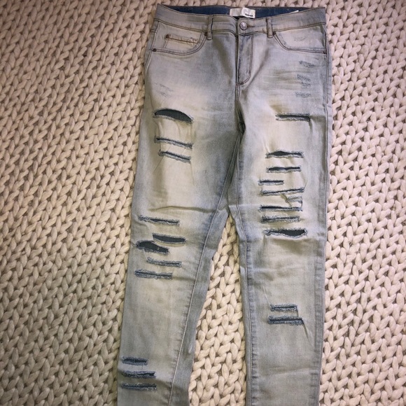 Distressed high waisted jeans